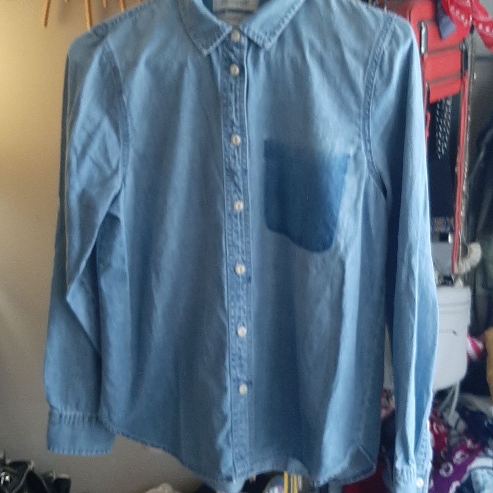Madewell Ex-boyfriend shrunken chambray button up